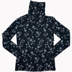Eddie Bauer Snowflake Holly Print Long Sleeve Turtleneck Top Winter Casual Layer
